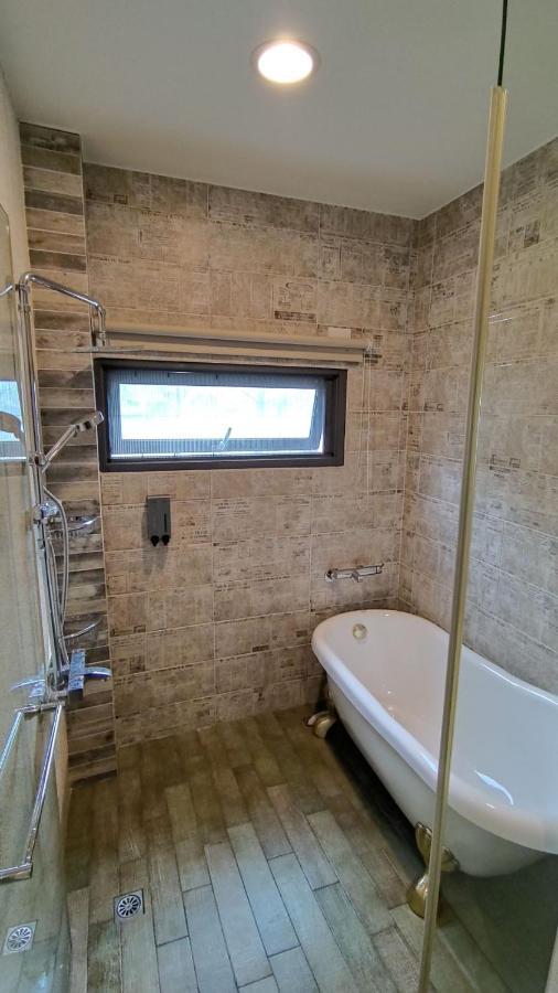 羅東夜市舒果shugo B&B 近清溝夜市 國旅卡特約店 配合手作早餐店及租車行 뤄동 외부 사진